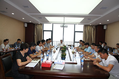 公司赞美专业技术人员进建进取获得优异成就的各专业人员